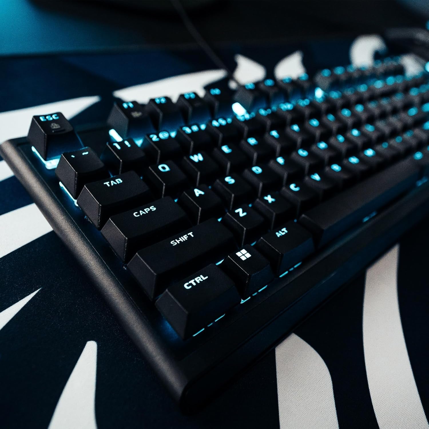 Low-Profile RGB Gaming Keyboard AW510K: Alienfx per Key RGB LED - Media CONTROLS & USB Passthrough - Cherry MX Low Profile Red Switches